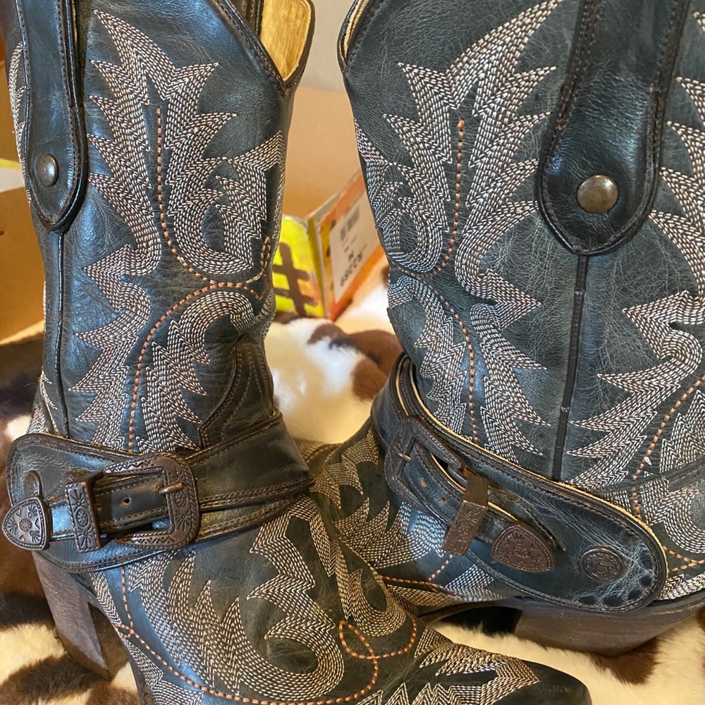 Corral boots